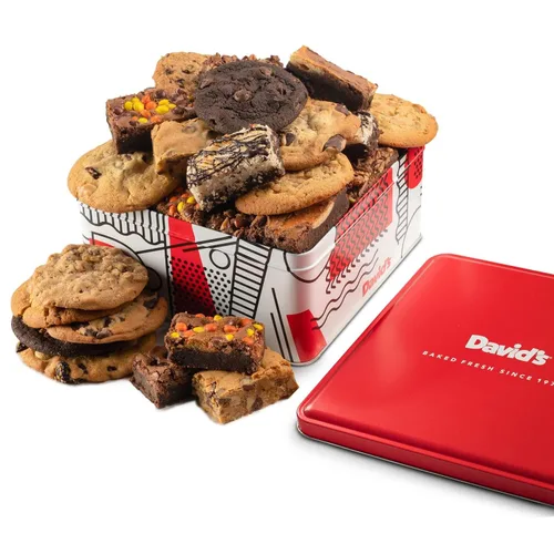Miniatura 13 de David's Cookies - Cesta de galletas y brownies surtidos gourmet frescos, para compartir en el Superbowl con familia y amigos; paquete de fiesta