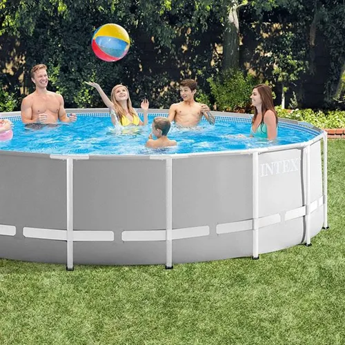 Miniatura 9 de Intex Juego de piscina con marco prisma de 15 x 48 pulgadas sobre el suelo con bomba de filtro, escalera, cubierta de piscina y kit de limpieza