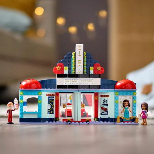 Miniatura 7 de LEGO Friends Heartlake City Movie Theater 41448 Kit de construcción; gran regalo de cumpleaños para niños que aman las películas, nuevo 2021