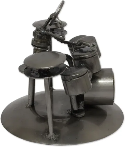 Miniatura 2 de NOVICA Estatuilla rústica del músico de las piezas de automóvil recicladas, 'Rustic Drummer