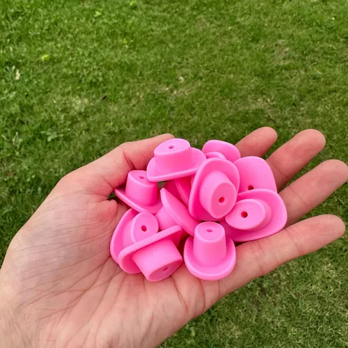Miniatura 6 de Focal Beads - Sombrero de vaquero de silicona rosa Paquete de 12 unidades al por mayor para perchas de cuerda Freshie, bolígrafo con cuentas