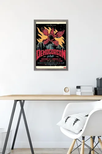 Miniatura 6 de Netflix Stranger Things - Póster de pared en vivo Demogorgon, 22.4 pulgadas de largo x 14.7 pulgadas de ancho, versión enmarcada de madera de granero