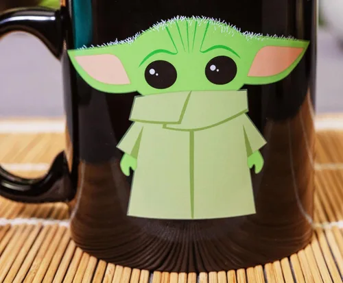 Miniatura 5 de Silver Buffalo Star Wars The Mandalorian The Child Stands, taza de café de cerámica, 20 onzas The Child Stands-Negro
