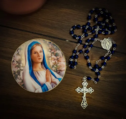 Miniatura 8 de Juego de rosario religioso de la Virgen María que rezaba a la Virgen María incluye caja de joyería de la Virgen en Oración caja de lata y rosario