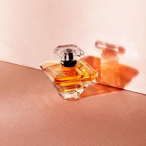 Miniatura 4 de Lancôme Trésor Eau de Parfum - Fragancia de larga duración con notas de rosa, lila, melocotón y flor de albaricoque - Perfume elegante y romántico
