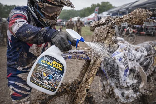 Miniatura 8 de Bike Brite MC44U Ultra Wash Limpiador y desengrasante para vehículos todoterreno, 32 onzas líquidas, azul