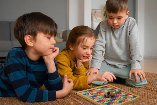 Miniatura 4 de Madera de pino hecha a mano hecha a mano 2 en 1 Ludo serpientes magnéticas y escaleras juego de mesa de viaje completo para adultos y familia