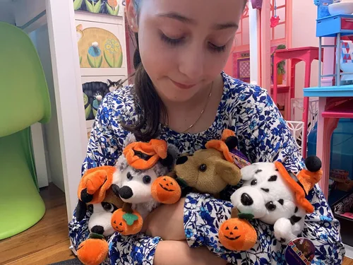Miniatura 3 de Plushland Halloween Pawpals - Juguete de peluche de 8 pulgadas para cachorro, con sombrero y linterna Jack O Lantern de Halloween, calabaza
