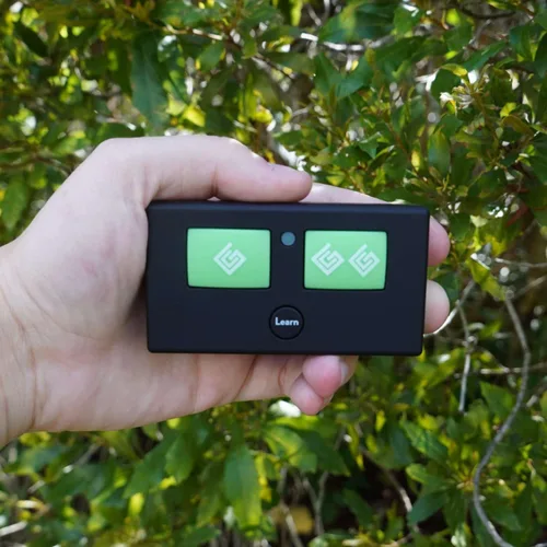 Miniatura 5 de Ghost Controls - Control remoto de 3 botones, resistente al agua, auténtico AXR1 para abridores de puerta automáticos