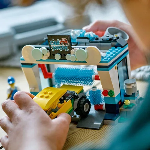 Miniatura 7 de LEGO City Car Wash 60362 Juego de Juguetes de Construcción, Divertida Idea de Regalo para Niños de 6+ Años, Presenta Cepillos Lavadores Giratorios e