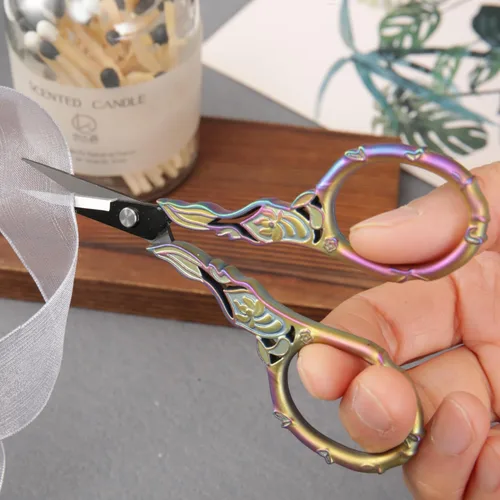 Miniatura 8 de Tijeras de bordado con cubierta – Tijeras pequeñas de ganchillo vintage arcoíris, tijeras de manualidades florales afiladas para hilo de hilo