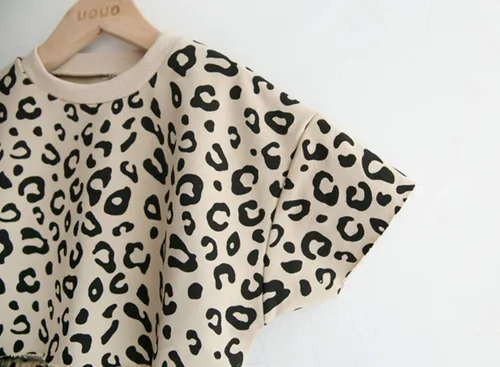 Miniatura 5 de Conjunto de ropa de verano con estampado de leopardo y camiseta y pantalones cortos, 2 piezas