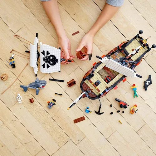 Miniatura 7 de LEGO Creator 3 en 1 - Juego de construcción de barco pirata, los niños pueden reconstruir el barco pirata en una posada o isla de calavera, cuenta