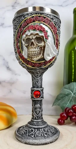 Ebros Gift Día de los muertos El amor nunca muere esqueleto celta nudo cráneo novia y novio en corona de laurel rosa copa de cáliz de vino de 2
