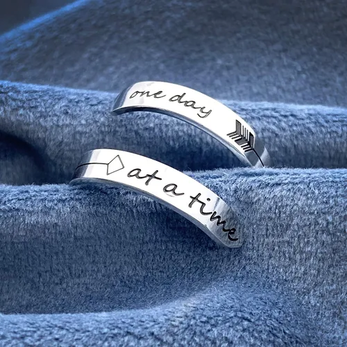 Miniatura 4 de Vrycot anillo ajustable de acero inoxidable para mujer, con frase inspiradora keep going y never give up, anillo modernos y apilables, regalo