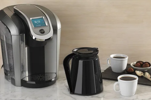 Miniatura 2 de Keurig Jarra de plástico 2.0 de 32 onzas de doble pared con mango fácil de verter, sostiene y dispensa hasta 4 tazas de café caliente, compatible