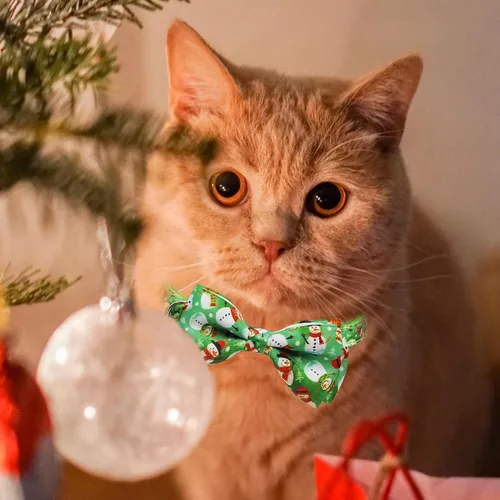 Miniatura 6 de Paquete de 2 collares navideños para gatos, collares festivos de Papá Noel y muñeco de nieve con campana y dije, ajustable, linda Navidad para niños