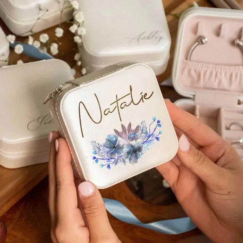 Miniatura 4 de DayOfShe Regalos de propuesta de dama de honor, caja de joyería de viaje personalizada, organizador de joyas pequeño de cuero para regalo de dama