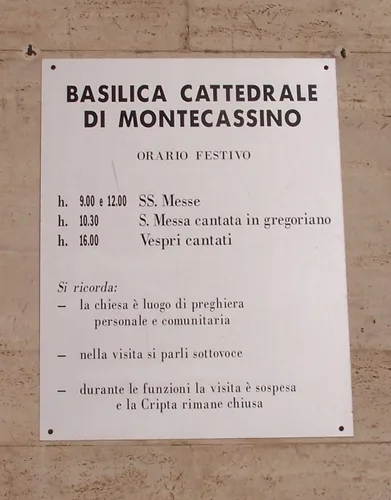 Miniatura 4 de Medalla de cruz esmaltada de San Benito con cápsula de suelo Monte Cassino