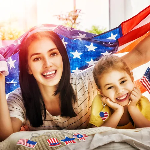 Miniatura 5 de Paquete de 36 llaveros con la bandera estadounidense del 4 de julio, llaveros de Estados Unidos para niños con llavero de 250 aniversario