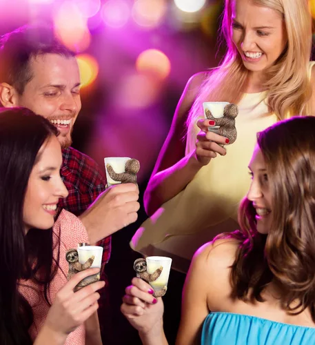 Miniatura 6 de CoTa Global Cool Sloth - Vaso de chupito – Novedoso accesorio de licor para el hogar y bar, divertido tirador de animales salvajes para bebidas