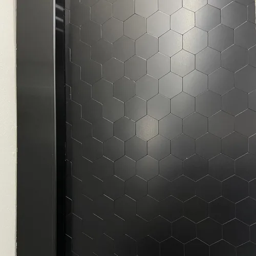 Miniatura 6 de Pelar y pegar azulejos negros, panel compuesto de aluminio hexagonal autoadhesivo para cocina (5 hojas)