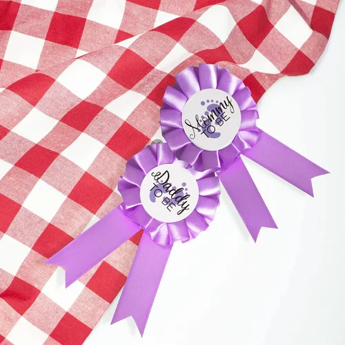 Miniatura 2 de CoolerthingsDG, 2 pines de placa de hojalata para mamá y papá, 2 pines de botón de revelación de género morado para baby shower, fiesta