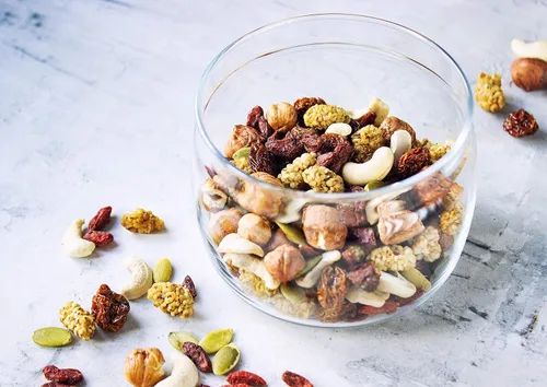 Miniatura 6 de Mezcla orgánica antioxidante de frutos secos, 12 onzas, contiene moras, bayas de Goji, bayas doradas, semillas de calabaza, avellanas, anacardos.