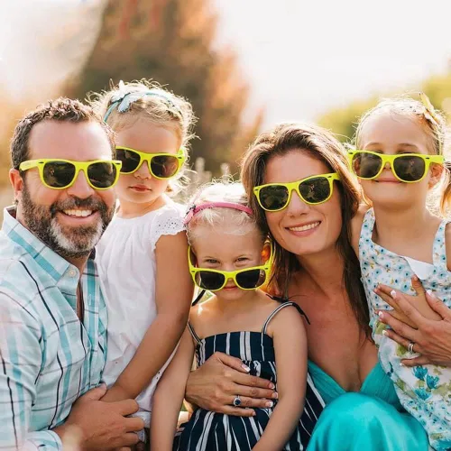 Miniatura 6 de SUNOVELTIES Paquete de 12 lentes de sol de colores neón clásicos retro para fiestas, unisex para adultos