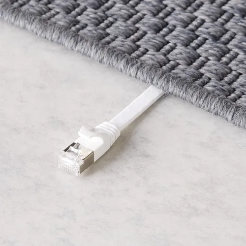 Miniatura 4 de Amazon Basics Cable de conexión Ethernet RJ45 Cat 7, plano, 600 MHz, sin enganches, incluye 15 clavos, 30 pies, color blanco