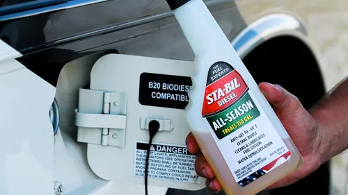 Miniatura 14 de STA-BIL Diesel Todo-Temporada - Anticongelante - Impulso de Cetano - Limpia y Lubrica el Sistema de Combustible - Demulsificación de Agua - Trata