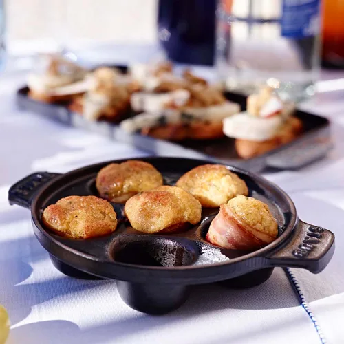 Miniatura 2 de Staub Plato Escargot de hierro fundido de 5.75 pulgadas con 6 agujeros, negro mate, fabricado en Francia