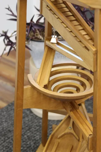 Miniatura 4 de Pyramid - Juguete de madera con diseño de torre de mármol, 39 pulgadas de alto, paquete de canicas incluido (acabado de mancha de cosecha)