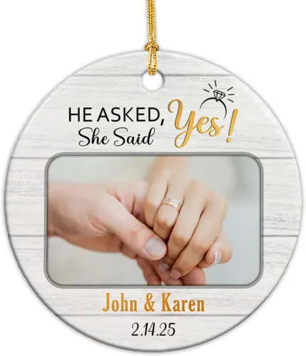 Miniatura 17 de Adorno de cerámica personalizable con texto en inglés «Our First Christmas Together As Mr and Mrs 2024», adorno personalizado para parejas recién