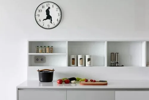 Miniatura 4 de TANKRIN Ministry of Silly Walks - Reloj de pared para dormitorio, cocina, sala de estar, regalo novedoso para decoración del hogar (negro)