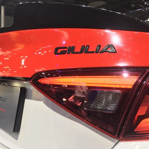 Miniatura 6 de Giulia - Letra metálica 3D para maletero de Alfa Romeo 2018-2021 2022, calcomanía deportiva para portón trasero, color negro brillante, accesorios