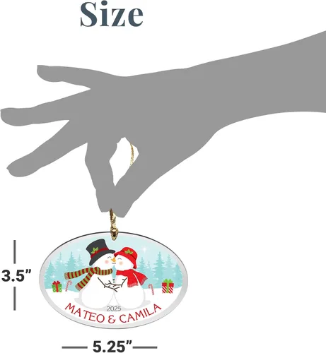 Miniatura 4 de Let's Make Memories Adorno Personalizado para la Primera Navidad de Parejas - Acrílico Ovalado Adorno Navideño 2025 Recuerdo - Decoración de Muñeco