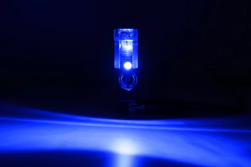 Miniatura 7 de iJDMTOY (2) Interruptor de dos posiciones on/off SPST - con cubierta abatible, estilo avión, 12 V/20 A, iluminación LED., Azul