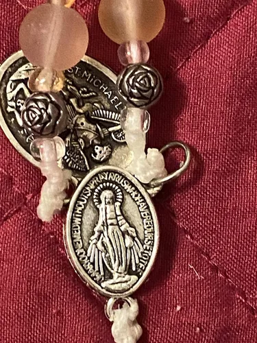 Miniatura 9 de Pink Frosted Glass Rosary with Miraculous Medal and 2" Crucifix St Michael Medal