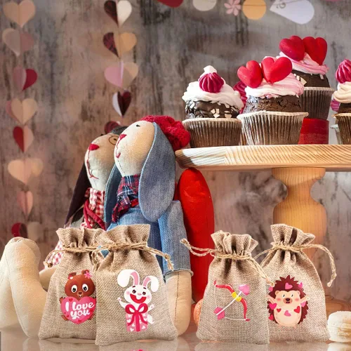 Miniatura 6 de DERAYEE 36 bolsas de regalo de arpillera para el día de San Valentín con cordón, 4 x 6 pulgadas, pequeñas bolsas de lino con corazón de San