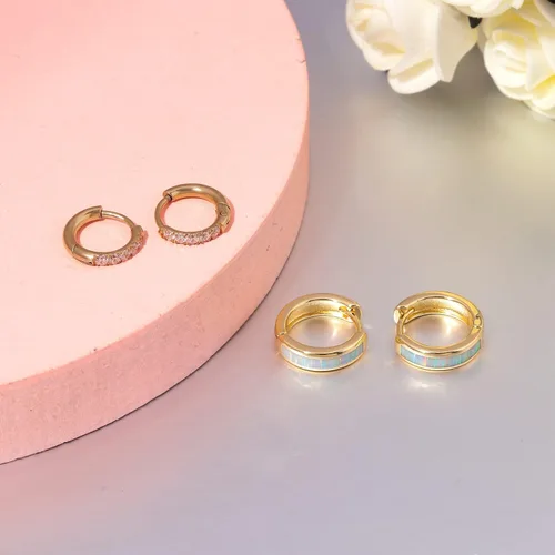 Miniatura 5 de CiNily Aretes Huggie de ópalo con bisagras, chapados en oro, hipoalergénicos, pequeños aretes de aro para mujeres, adolescentes, niñas, hombres