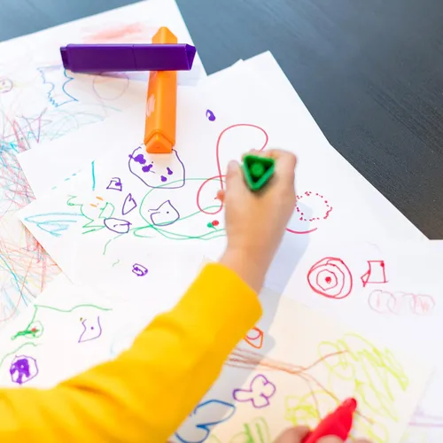 Miniatura 6 de Crayola Marcadores Triangulares para Niños Pequeños (8 unidades), Marcadores Lavables de Fácil Agarre para Niños Pequeños, Suministros de Arte