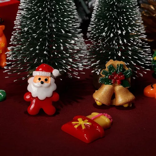 Miniatura 5 de WILLBOND 50 mini dijes de resina de Navidad para manualidades, adornos de resina con parte trasera plana, adornos surtidos en miniatura, Papá Noel