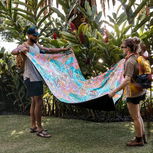 Miniatura 8 de Manta Nomadix Festival - Perfecta para picnics, camping y asientos de césped - Parte superior de felpa y base resistente al agua - Hecha