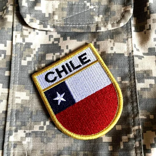 Miniatura 2 de BP0045EV 01 BR44 Chile Country Flag Parche bordado con borde dorado Uniforme Kart Kimono, cierres de gancho que se fijan a sombreros y engranajes