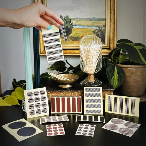 Miniatura 6 de Calcomanías rectangulares de 2 x 0.5 pulgadas con patrón de rayas únicas – 12 piezas Papel de huelga de carbón con adhesivo precortado