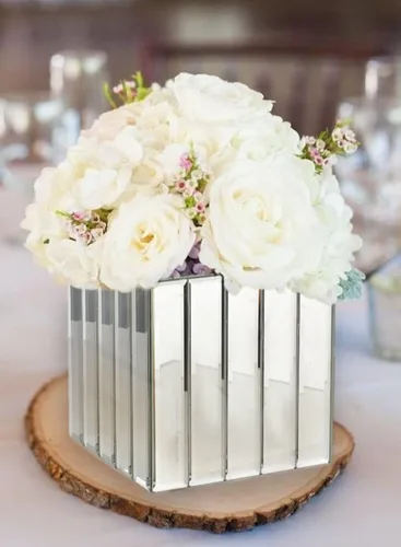 Miniatura 9 de Serene Spaces Living Jarrón grande con tira de espejo Gatsby – Jarrón de vidrio inspirado en el Art Deco con acabado de espejo, mide 5.75 pulgadas