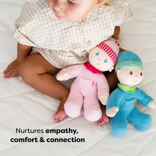Miniatura 7 de HABA Muñeca Snug Up Luisa 8" My First Baby Doll, Lavable a Máquina y Segura desde el Nacimiento, Juguetes para Recién Nacidos Luisa/Rosa