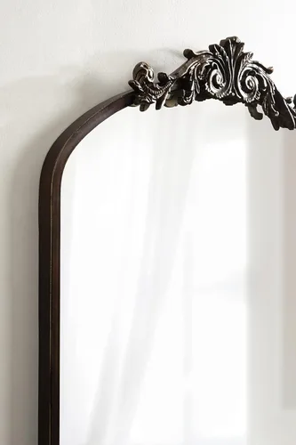 Miniatura 5 de Kate and Laurel Arendahl - Espejo de arco tradicional ornamentado; 24" x 36"; bronce; espejo de pared arqueado decorativo estilo barroco con corona