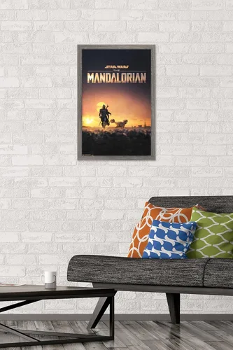 Miniatura 2 de Trends International Star Wars: The Mandalorian - Póster de pared de una hoja D23, 14.725 x 22.375 pulgadas, versión enmarcada de madera de granero